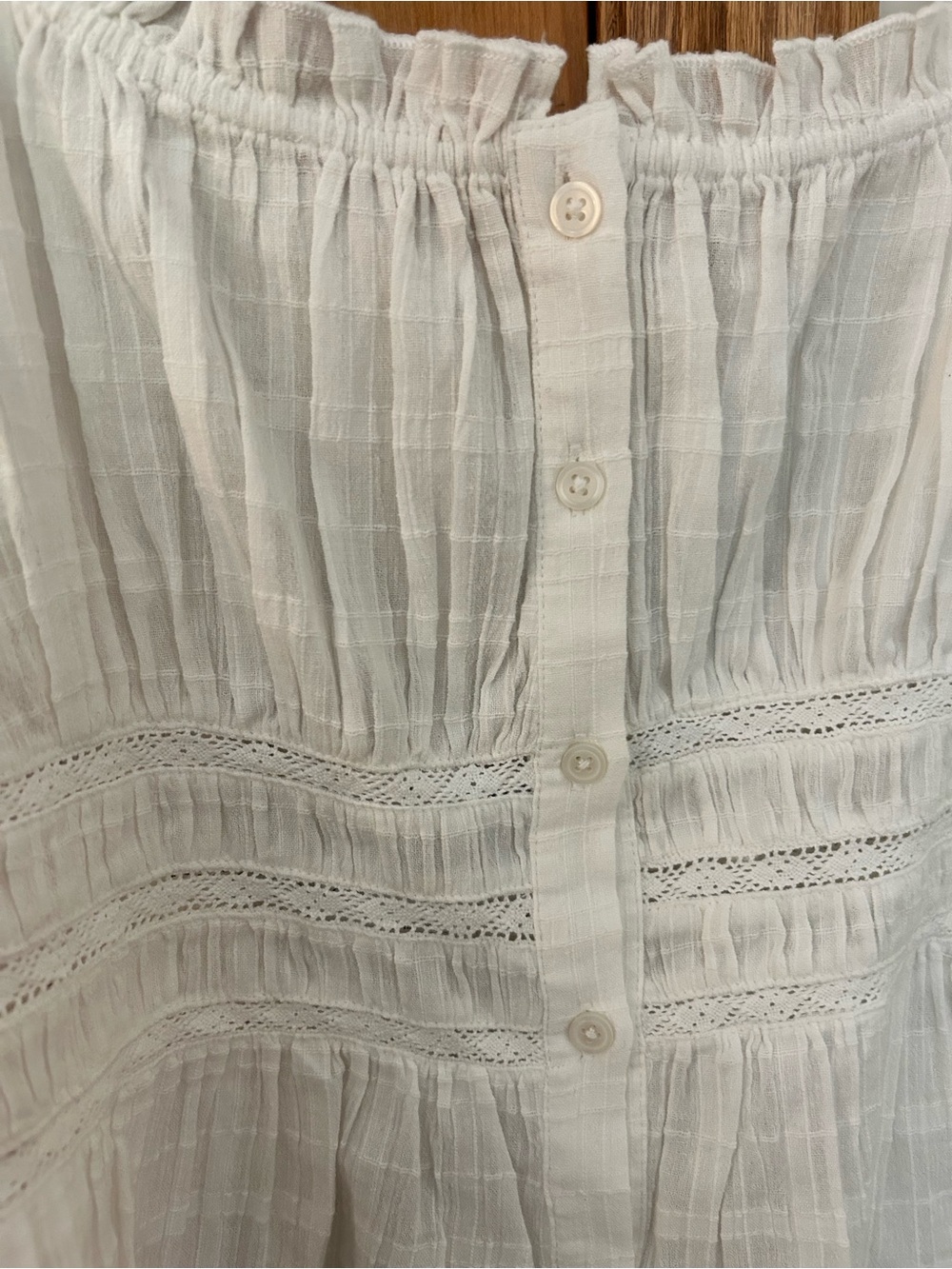 NWT American Eagle Women’s White Ruffled Button-Front Top - Picture 3 of 4